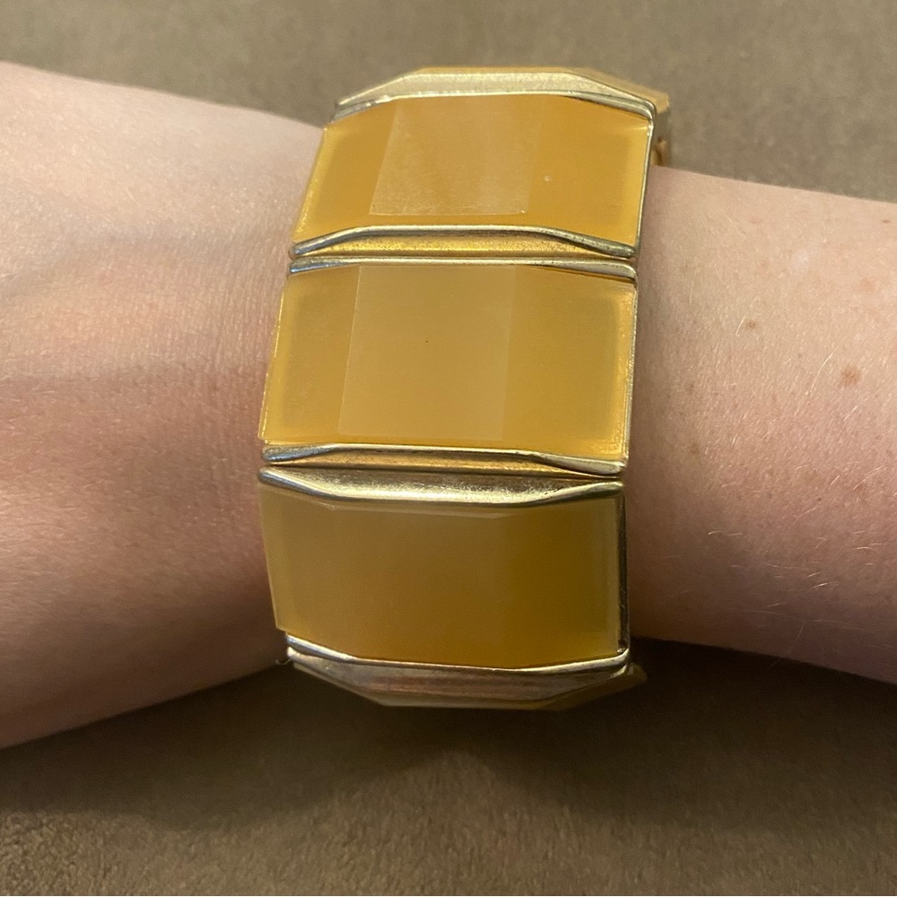 Vintage Goldtone & Goldtone Lucite Stretch Bracelet